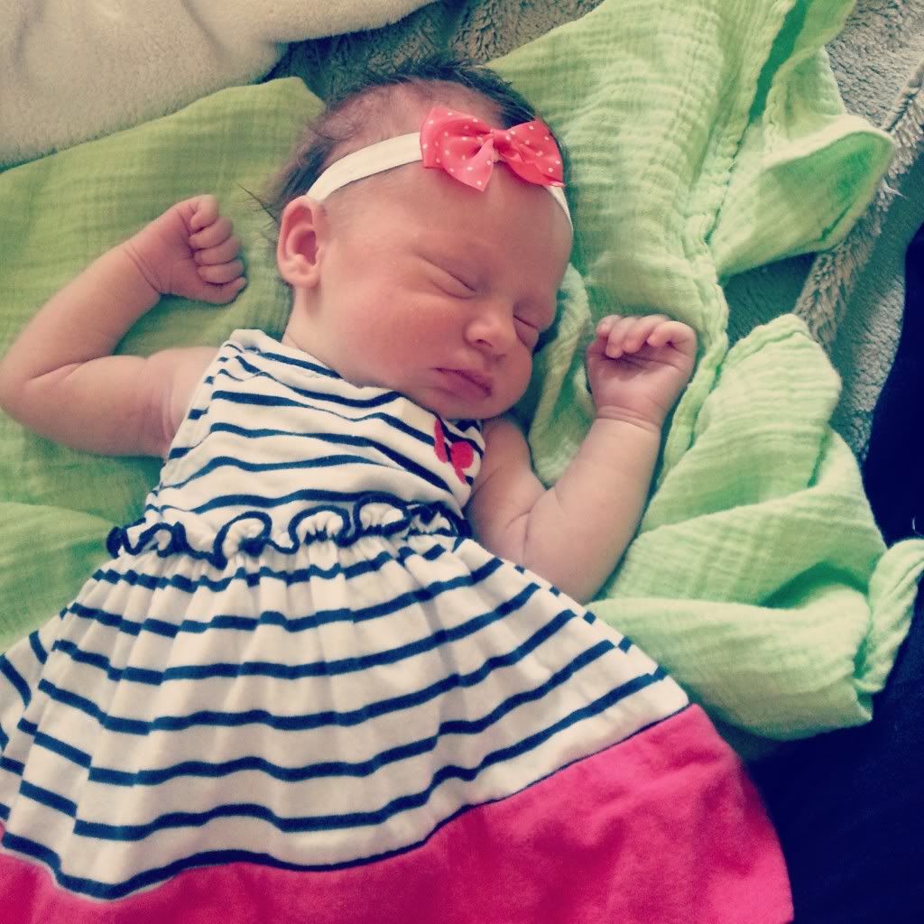 Anyone's Lo's still have the newborn puffy eyed look? *pics* BabyCenter