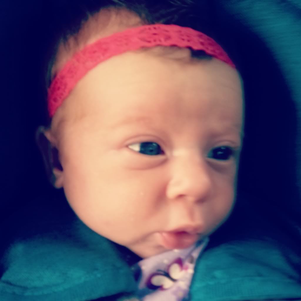 Anyone's Lo's still have the newborn puffy eyed look? *pics* BabyCenter