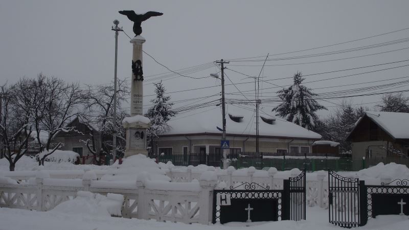 Monumentul Eroilor din Florești