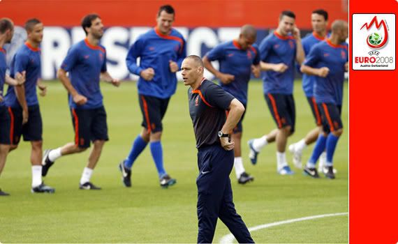 Netherlands v France - The dutch warm up knowing a win will take through to the next round
