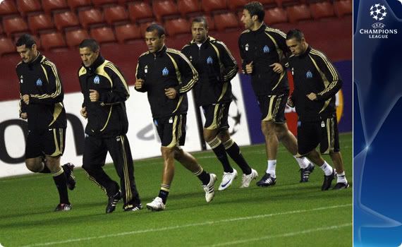 Olympique Marseille prepare for what I think will be a barrage of goals from Torres and Kuyt