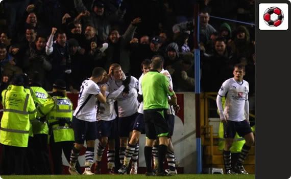 Tottenham celebrate Pavlychenko's late goal against Burnley