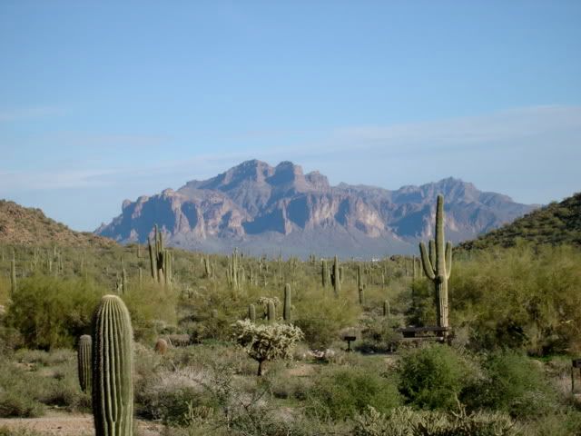 Superstition Mountains in AZ photo: Superstition Mountains SuperstitionMtn.jpg