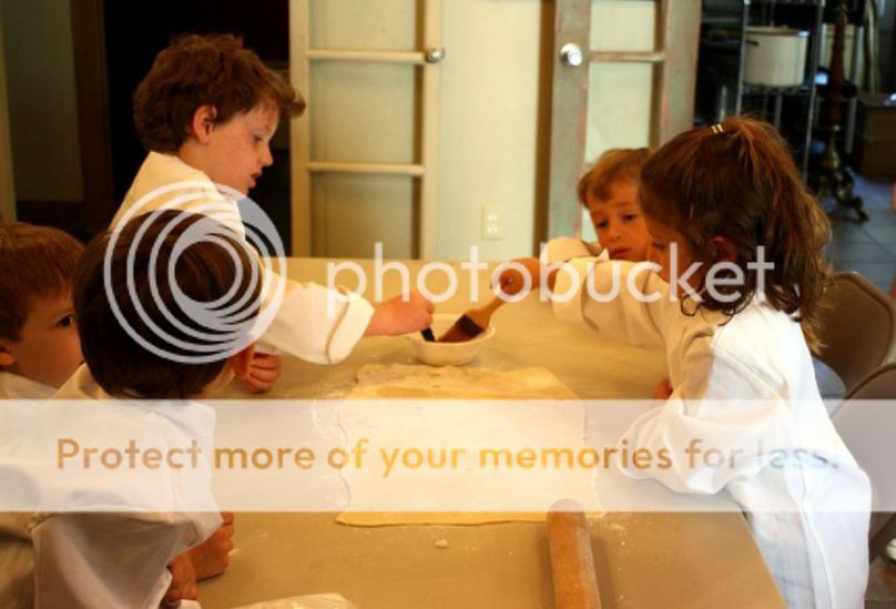  photo kids cooking_zpswzt43r6p.jpg